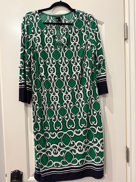 Enfocus Studio Dresses & Skirts - Enfocus Studio Green White Navy Geometric Long Sleeve Shift Dress